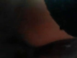 وكان يئن ويلعق مصممًا على منحهما الاهتمام الذي